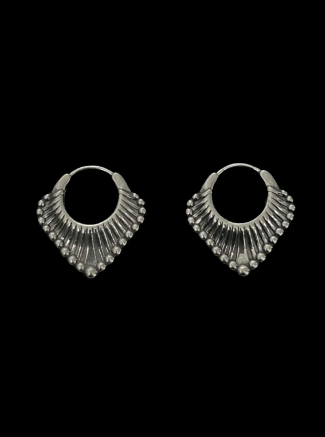 1(112) WHISP EARRING - Image 1