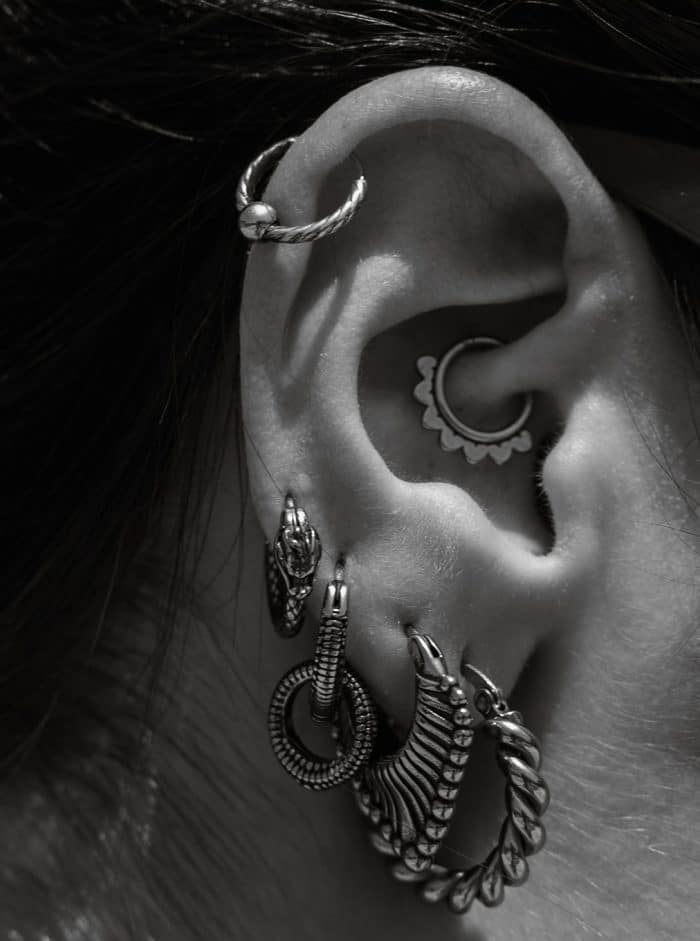 KNUCKLE EARRING - Image 2