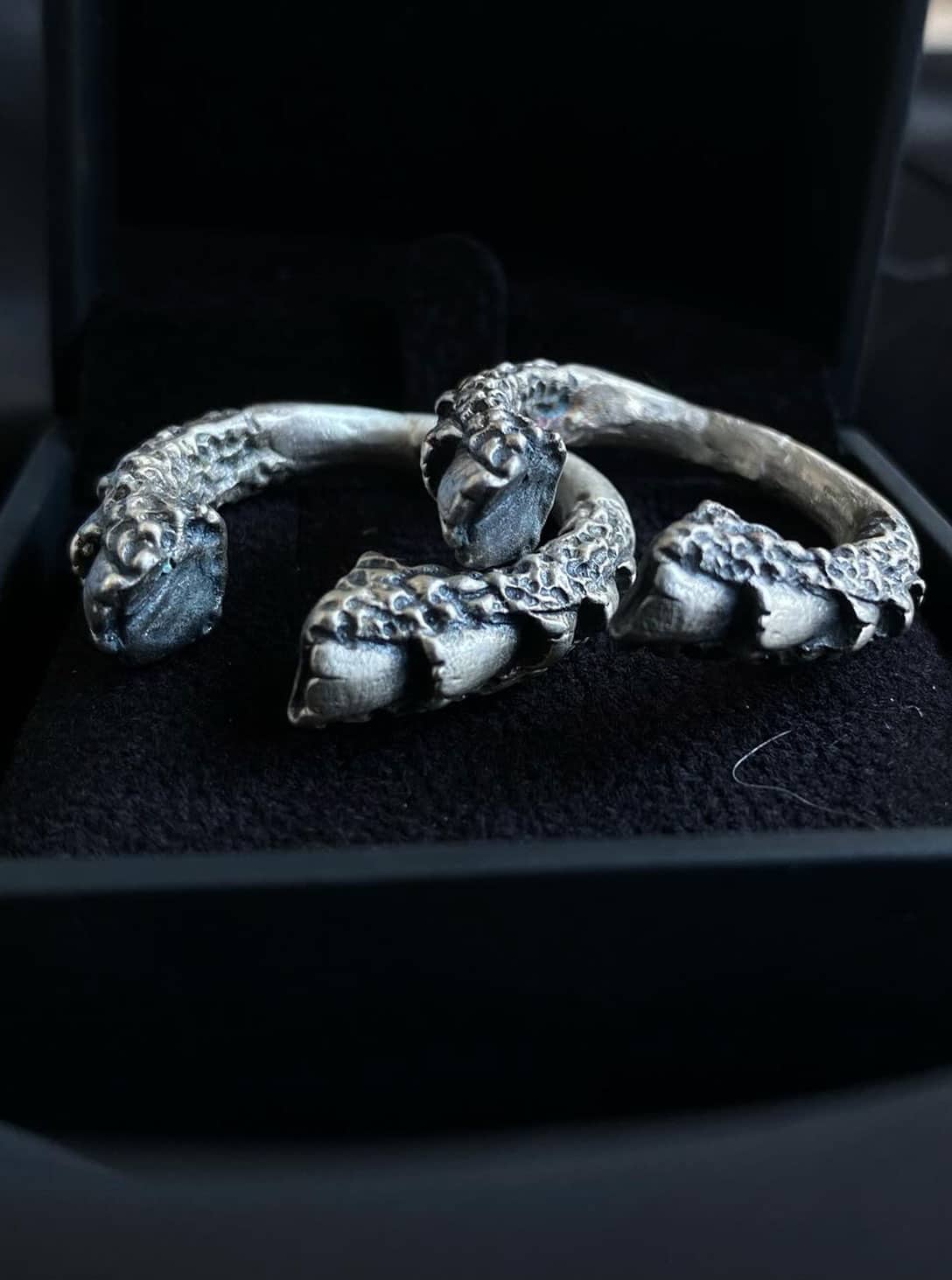 2(465) DRAGON HANGERS - Image 1
