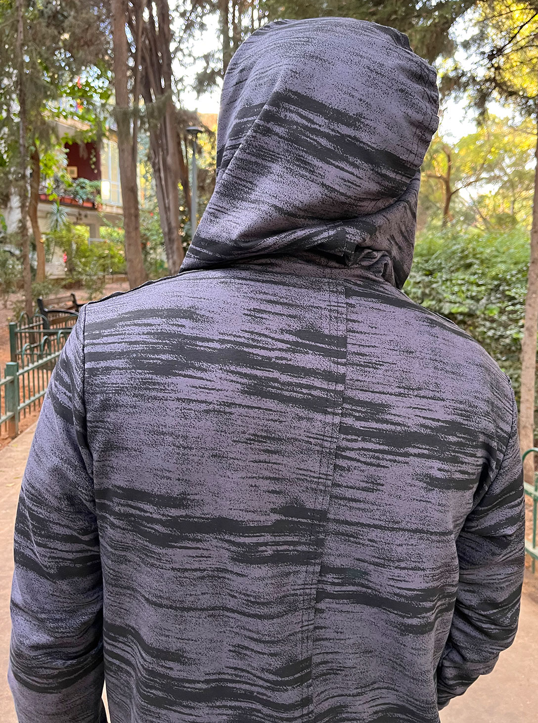 -BLACK-TEX-3 LUNE HOOD BLACK TEXTURE - Image 1