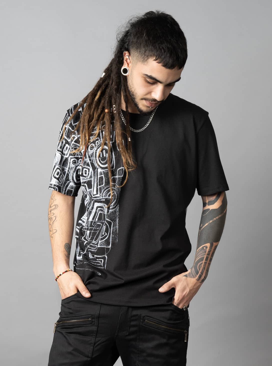 THE WALL BLACK-OMER_0001_Brightness_Contrast 2 THE WALL MEN SHIRT BLACK - Image 1