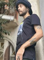 WAIT WHAT MEN BLACK T-SHIRT - Image 2