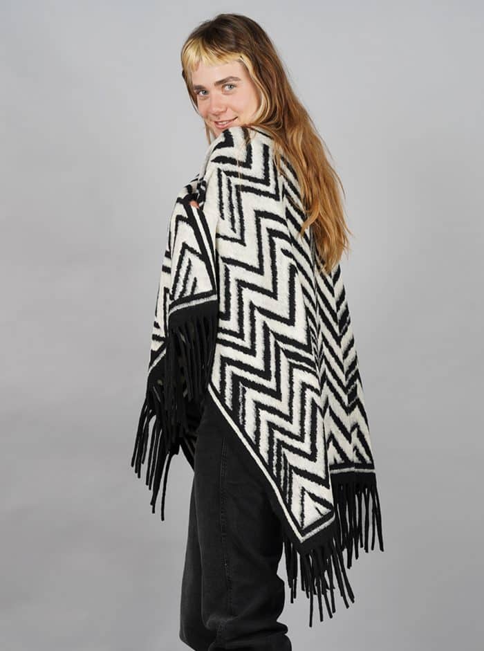 ZUGUZUGU SHAWL - Image 2