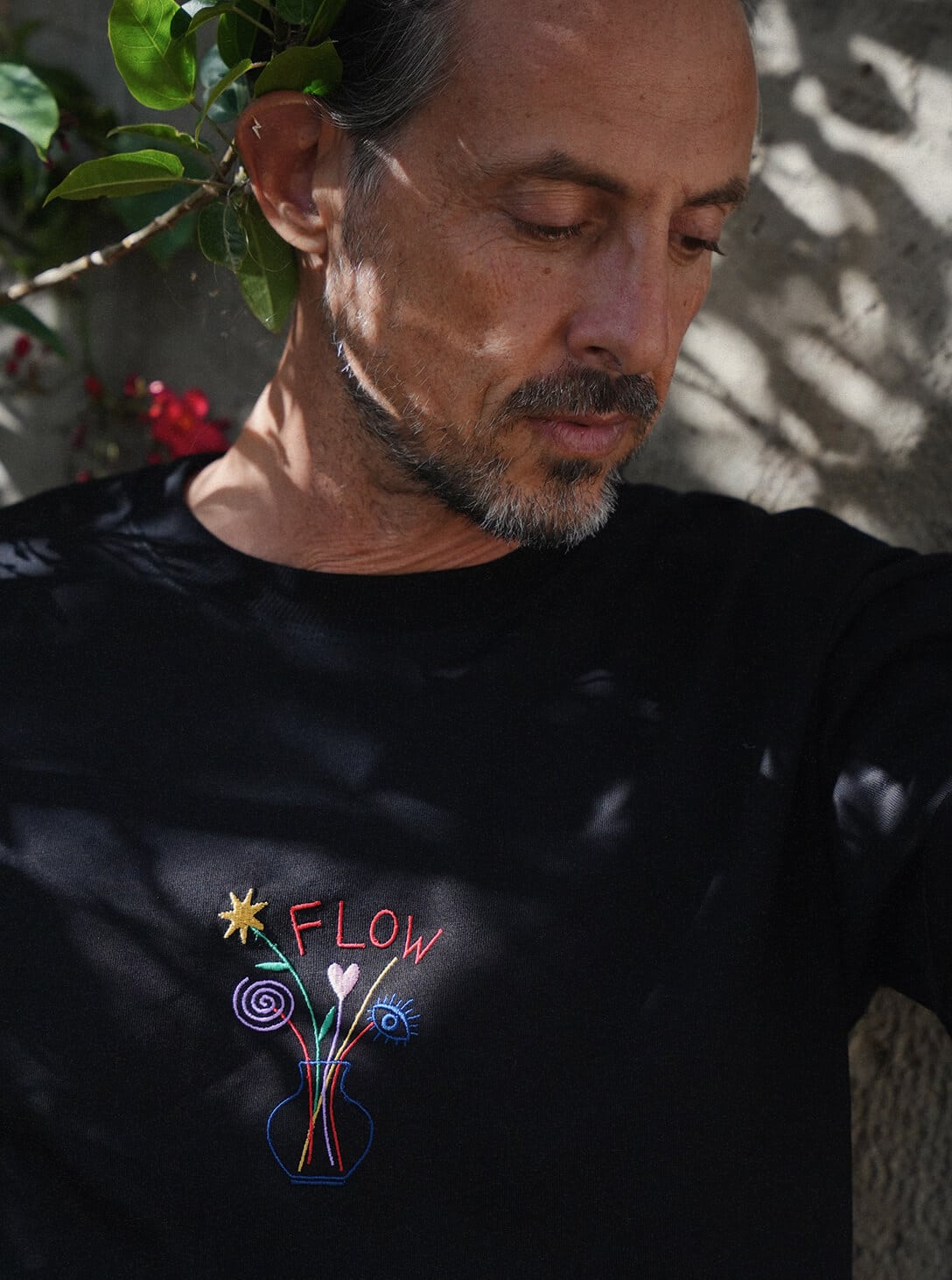 vase-flow4 VASE FLOW BLACK OVERSIZE T-SHIRT - Image 1